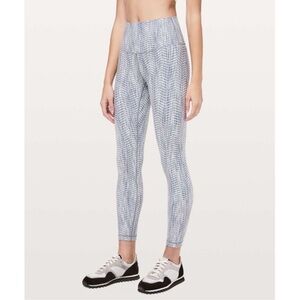 Lululemon Wunder Under High-Rise 7/8 Tight Full-On Luon‎ 25"
Luon size 4